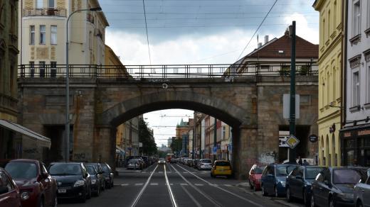 Viadukt nad Sokolovskou ulicí