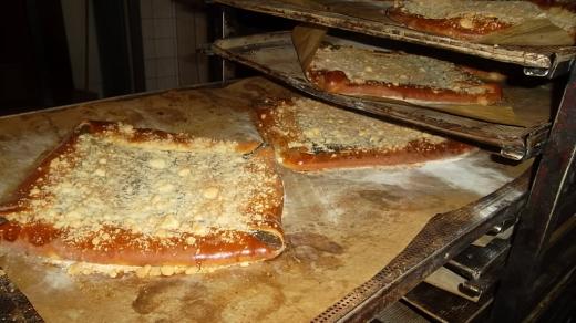 Hnětky se pečou při 200 stupních asi 20 minut