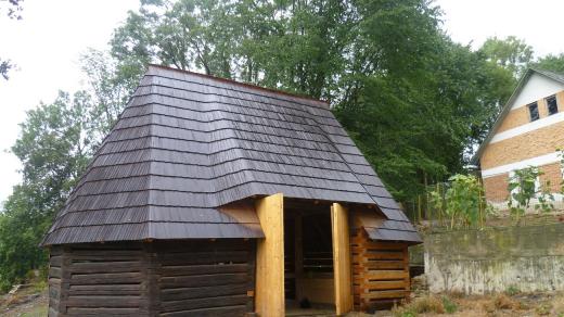 Osmiboká polygonální stodola v Těchobuzi