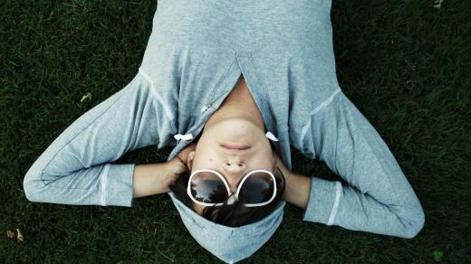 Co dělá prudké sluneční záření s našima očima?