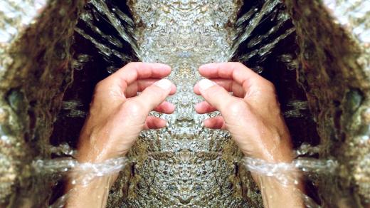 Mytí rukou je na cestách důležité