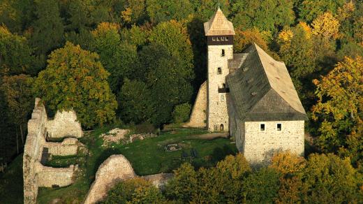 Ze severního paláce už zbylo jen torzo, dříve tam bydlelo služebnictvo