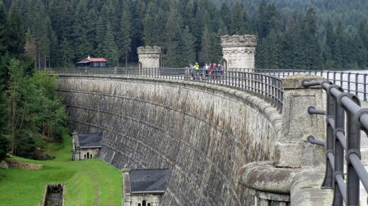 Přehrada má rozlohu přibližně dvaačtyřicet hektarů a vybudována byla na počátku 20. století