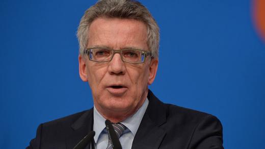 Ministr vnitra Thomas de Maiziére vyzval obyvatelstvo, aby si pořídilo krizové zásoby potravin