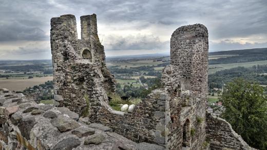 Gotický hrad byl vystavěn zřejmě na konci 13. století