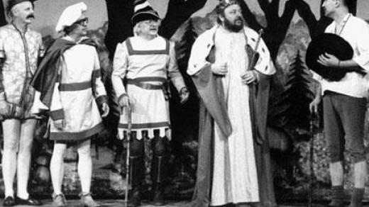 Jan Hraběta jako král ve hře Dlouhý, Široký a Krátkozraký