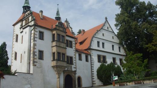 Dolní zámek