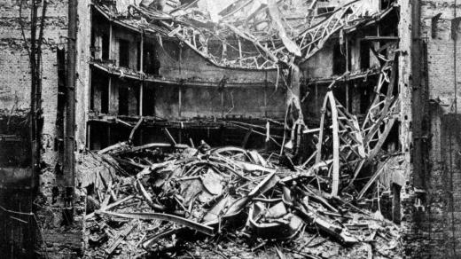 Pohled do interiéru Národní divadla po požáru v roce 1881