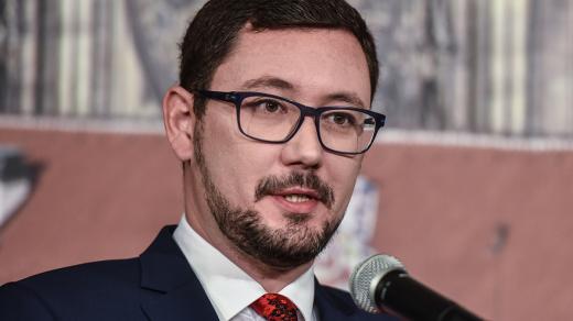 Jiří Ovčáček na tiskové konferenci na Pražském hradě.