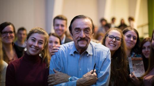 Americký psycholog Philip Zimbardo v České republice