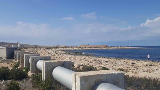 Pro odsolování čerpá vodárna vodu z vrtů na pobřeží