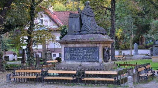 V biskupově knize se prý za noci, během níž se střídá starý rok s novým, lze dočíst, kdo v novém roce v Praze zemře