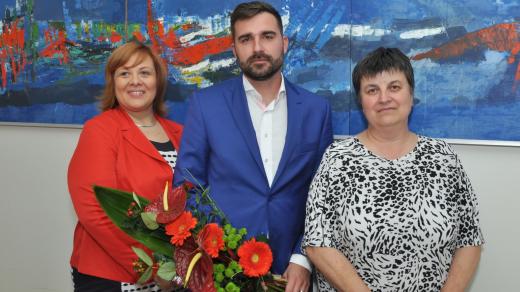 Oceněný zdravotní bratr Jakub Šesták, loňská vítězka soutěže z FN Brno Renáta Grossová Klementová (vlevo) a Erna Mičudová, která Jakuba Šestáka do soutěže přihlásila