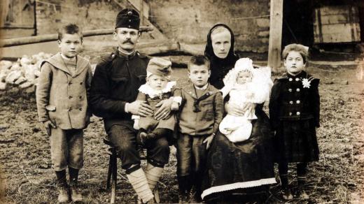 Stará fotografie předků (ilustrační foto)