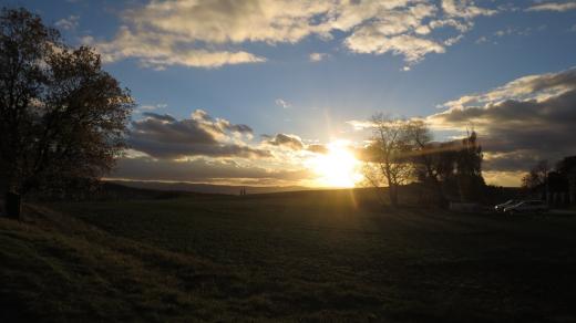 Západ slunce v Borku na konečné naučné stezky Klonk