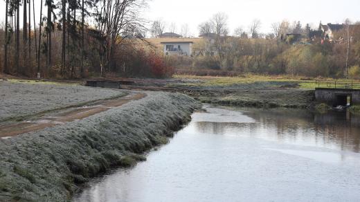 Část přírodního retardéru, který zachycuje naplaveniny