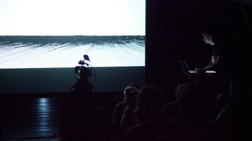 PAF 2015: Foto z performance Stanislava Abraháma