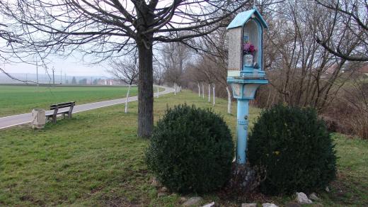 Boží muka poblíž památného kamene bitvy na Luckém poli