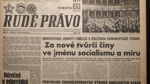 Rudé právo psalo 29. ledna 1977 o shromáždění kulturních pracovníků v Národním divadle předchozí den, později nazývaném Antichartou