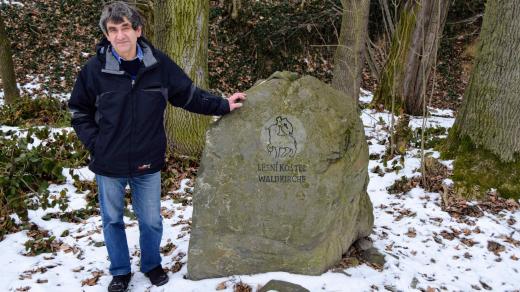 Daniel Říčan u oltáře lesního kostela