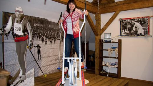 Součástí výstavy je i běžecký trenažer