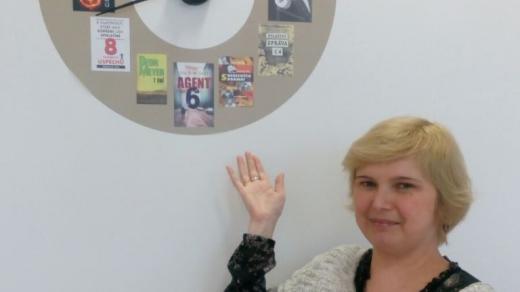 Václava Medalová Hůdová u knižních hodin v pobočce Jihočeské vědecké knihovny ve Čtyřech Dvorech