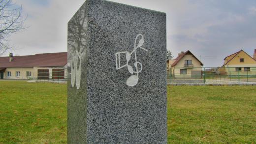 Z každé strany je jeden symbol mnoha umění Heleny Růžičkové
