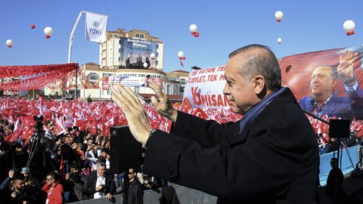 Zbývá jen málo přes tři týdny, než turecký prezident Erdogan sklidí plody své politické práce