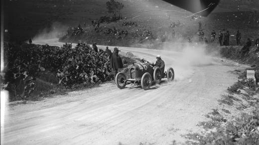 Alfred Neubauer v  automobilu Austro-Daimler v roce 1922 na Targa Florio