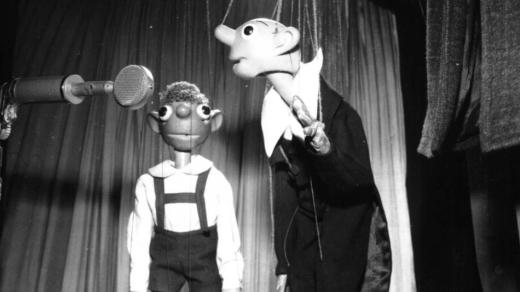 Spejbl a Hurvínek před mikrofonem