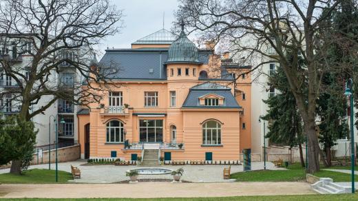 Vile je přístupná celoročně vždy od úterý do neděle