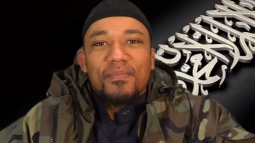 Bývalý německý rapper Denis Cuspert, který se přidal k Islámskému státu
