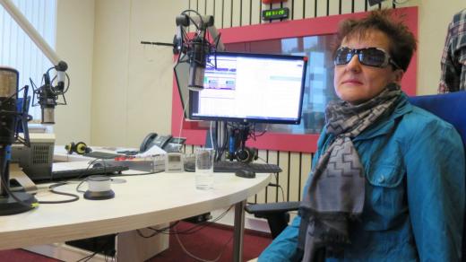 Renata Moravcová, organizátorka akce Barevná tma, ve studiu Českého rozhlasu Hradec Králové