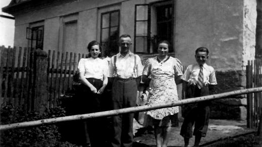 Rodina Dolečkova na dobové fotografii