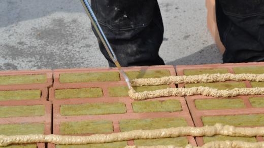 Minerální vata se při stavbě dokonale schová ve vnitřních otvorech