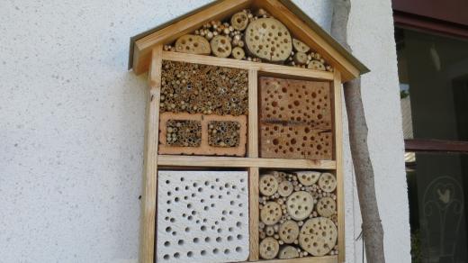 Hmyzí domeček na zahradě Zuzany Saifrové v Horním Babákově u Hlinska