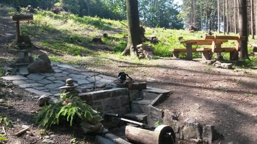 Studánka ve Vyšních Lhotách