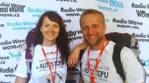 Mistři České republiky v autostopu Tomáš Čech a Lenka Doležalová