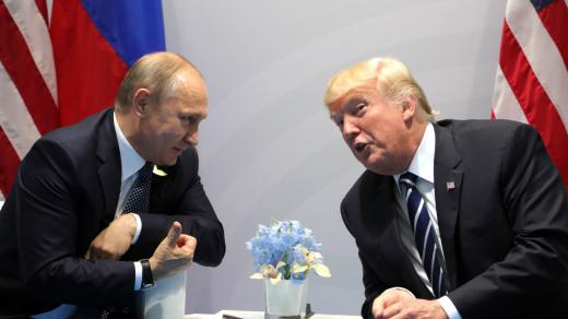 Vladimir Putin a Donald Trump na summitu skupiny G20 v Hamburku