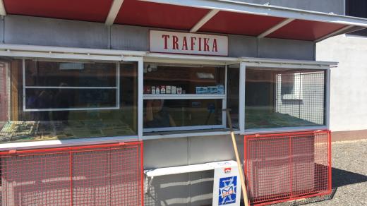 Původní trafiky bývají k vidění dodnes, ale na retrostatku nesmí chybět