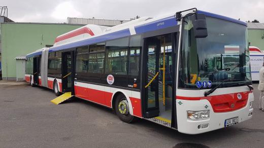 Jeden z nových autobusů ČSAD MHD Kladno