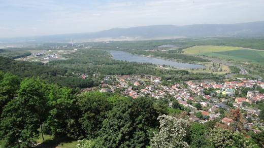 Výhled z věže rozhledny na město Most