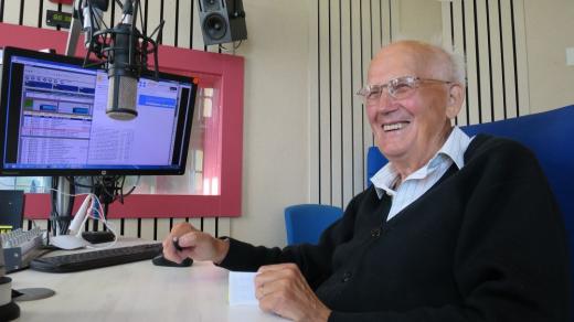 prof. RNDr. František Kuřina, CSc. ve studiu Českého rozhlasu Hradec Králové 