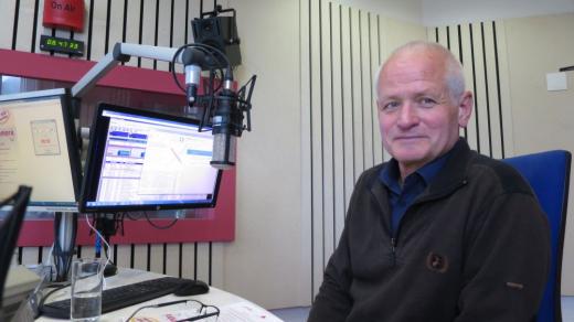 Vladimír Derner ve studiu Českého rozhlasu Hradec Králové