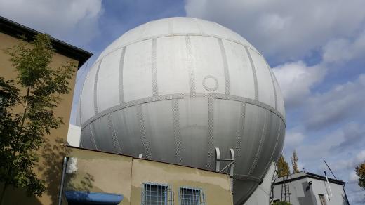 Na konci druhé světové války dostal plynojem zásah, v místě kruhové záplaty