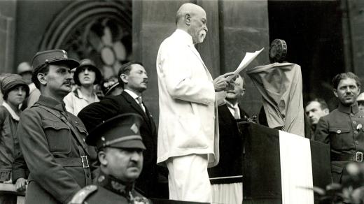 Prezident T. G. Masaryk na sjezdu československých legionářů 1. července 1928 na Staroměstském náměstí v Praze