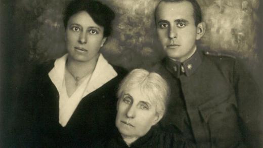 Alice a Jan Masarykovi se svou matkou Charlottou