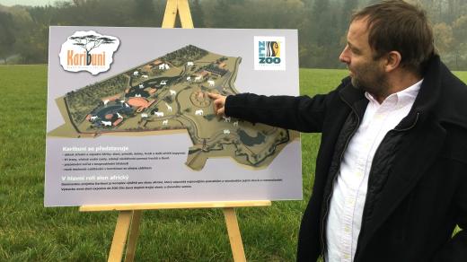 Ředitel zoo Roman Horský představuje konečnou podobu expozice Karibuni.