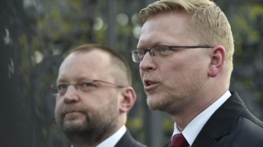 Při sestavování případné druhé vlády se může budoucímu premiérovi podařit zlákat nějakou ze stran demokratického bloku ke spolupráci – například lidovce