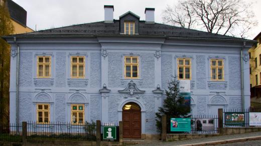 Památník Jany a Josefa Václava Scheybalových - bývalá fara č. p. 1